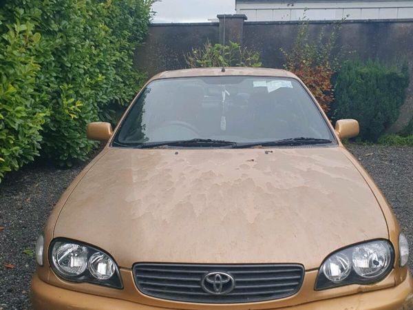 Toyota Corolla Hatchback, Petrol, 2000, Gold