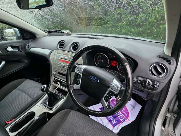 Ford Mondeo Hatchback, Petrol, 2009, Silver