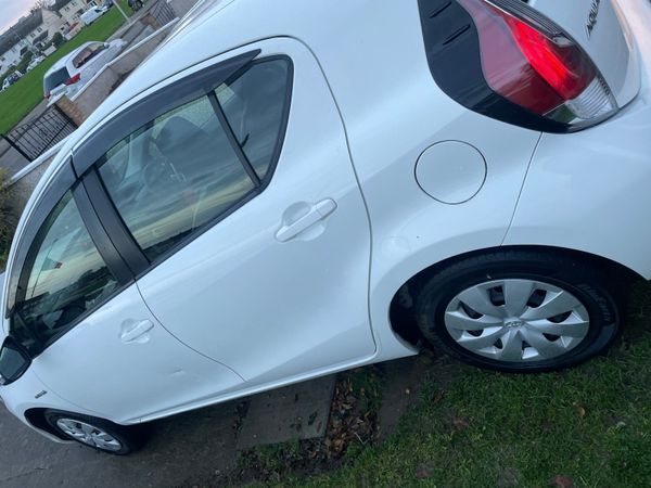 Toyota Aqua Hatchback, Petrol Hybrid, 2016, White