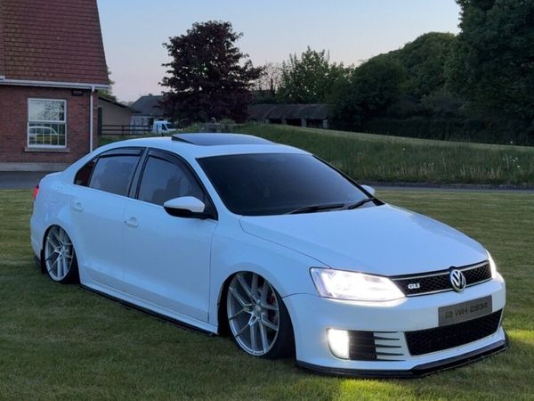 Volkswagen Jetta Saloon, Diesel, 2012, White