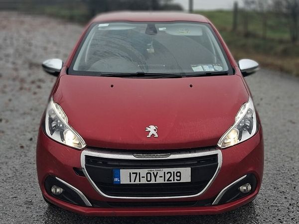 Peugeot 208 Hatchback, Petrol, 2017, Red