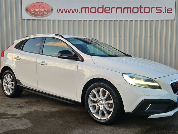 Volvo V40 Hatchback, Diesel, 2018, White