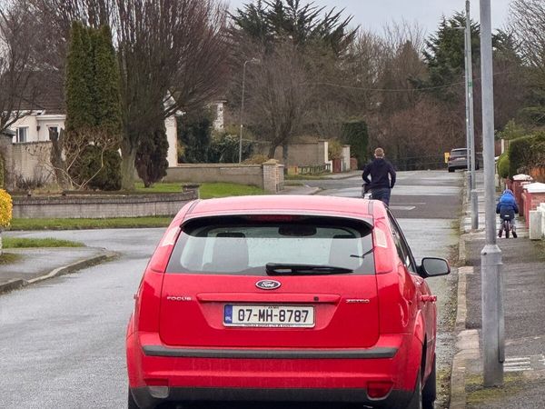 Ford Focus Hatchback, Petrol, 2007, Red