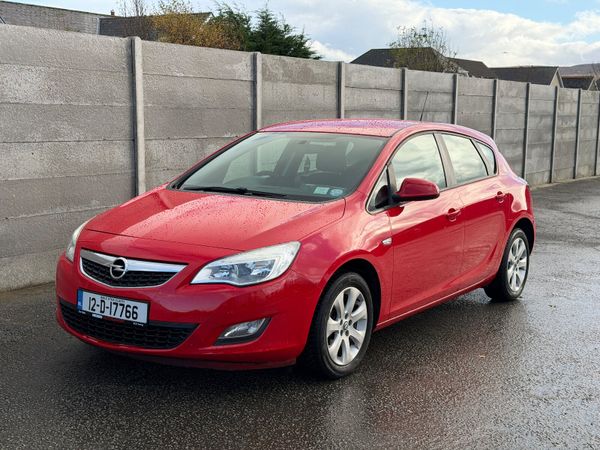 Opel Astra MPV, Diesel, 2012, Red