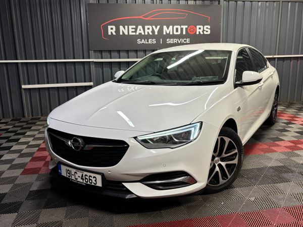 Opel Insignia Hatchback, Diesel, 2019, White