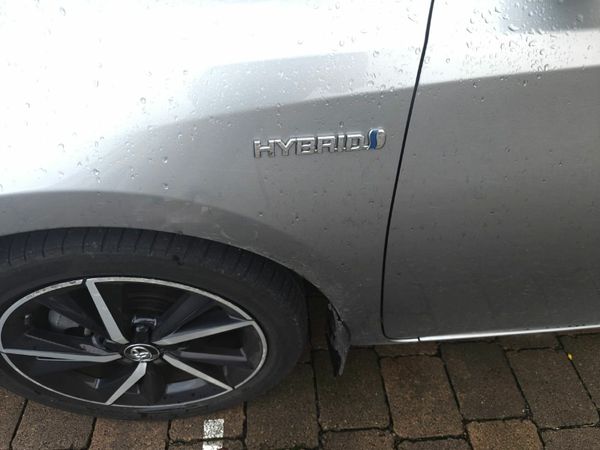 Toyota Auris MPV, Petrol Hybrid, 2018, Grey