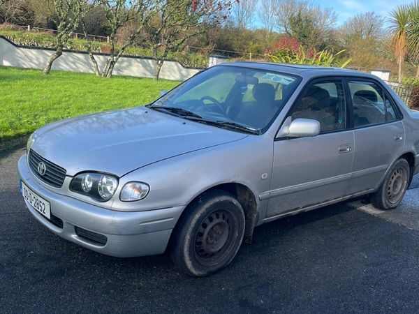 Toyota Corolla Saloon, Petrol, 2000, Silver