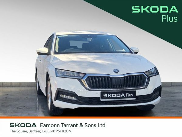 Skoda Octavia Saloon, Petrol, 2023, White
