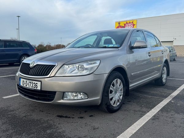 Skoda Octavia Saloon, Petrol, 2010, Beige