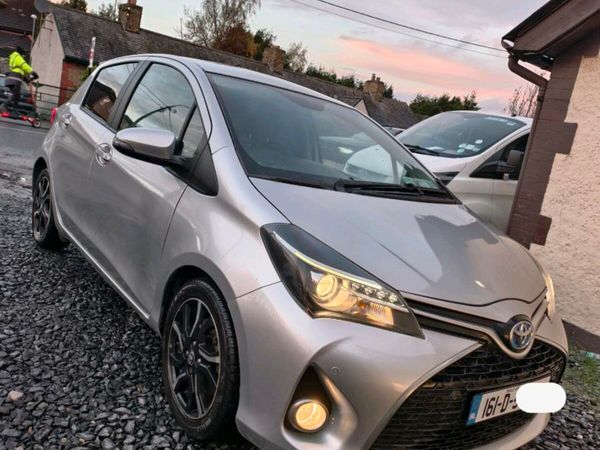 Toyota Yaris Hatchback, Petrol Hybrid, 2016, Silver
