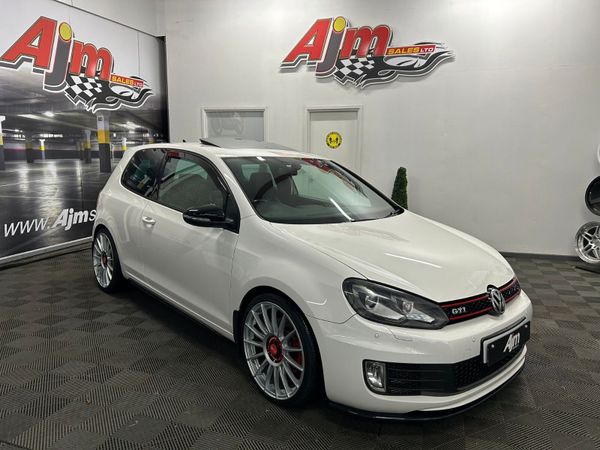 Volkswagen Golf Hatchback, Petrol, 2010, White