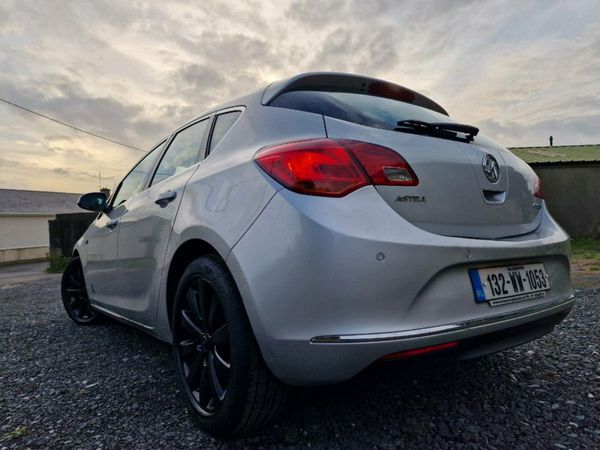 Vauxhall Astra Hatchback, Diesel, 2013, Silver