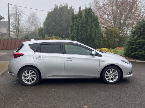 Toyota Auris Hatchback, Petrol Hybrid, 2017, Silver