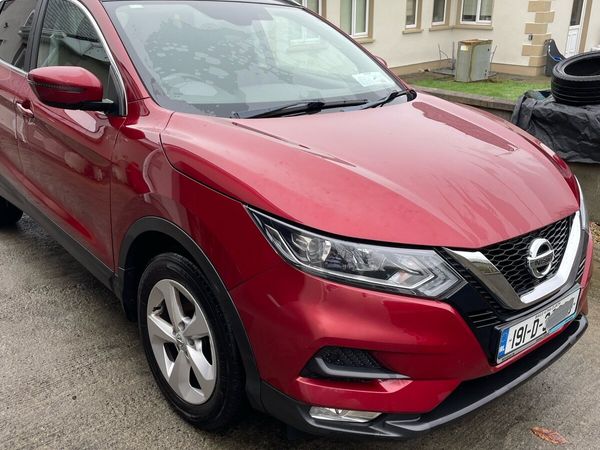 Nissan Qashqai MPV, Diesel, 2019, Red