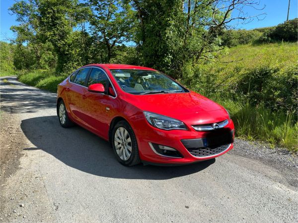 Opel Astra Saloon, Diesel, 2014, Red