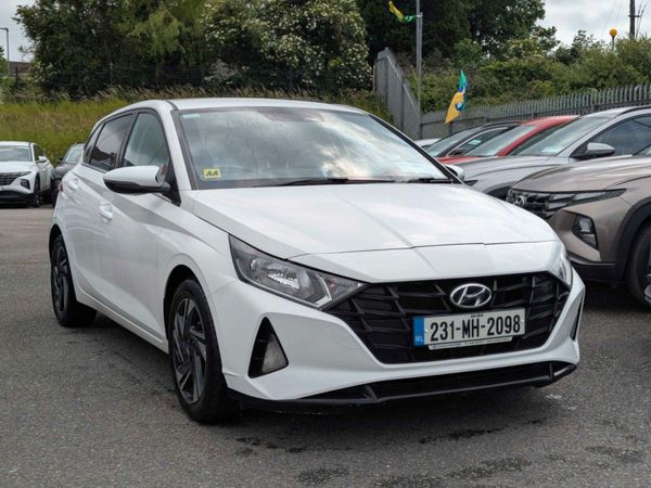 Hyundai i20 Hatchback, Petrol, 2023, White