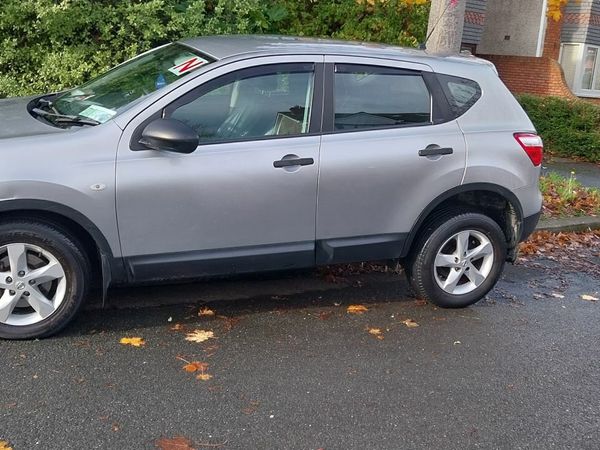 Nissan Qashqai Hatchback, Diesel, 2012, Silver