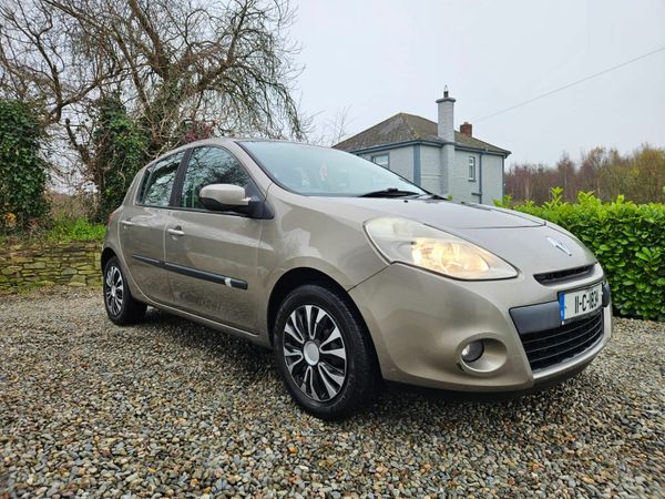 Renault Clio Hatchback, Petrol, 2011, Gold
