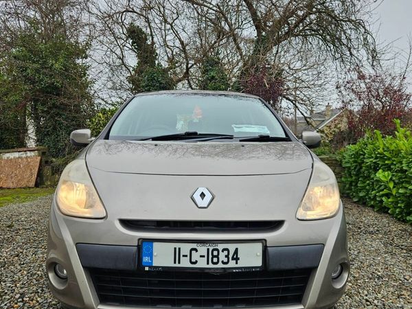 Renault Clio Hatchback, Petrol, 2011, Gold
