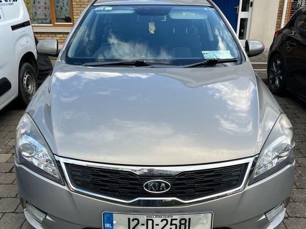 Kia Ceed Hatchback, Diesel, 2012, Silver