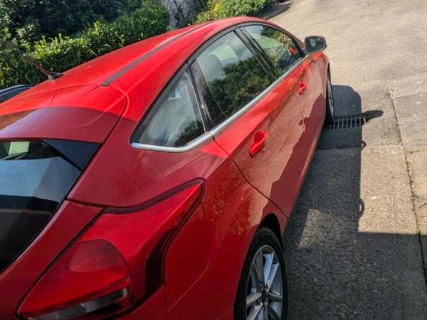 Ford Focus Hatchback, Diesel, 2017, Red