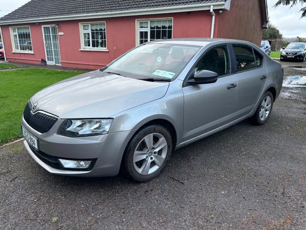 Skoda Octavia Saloon, Diesel, 2015, Beige