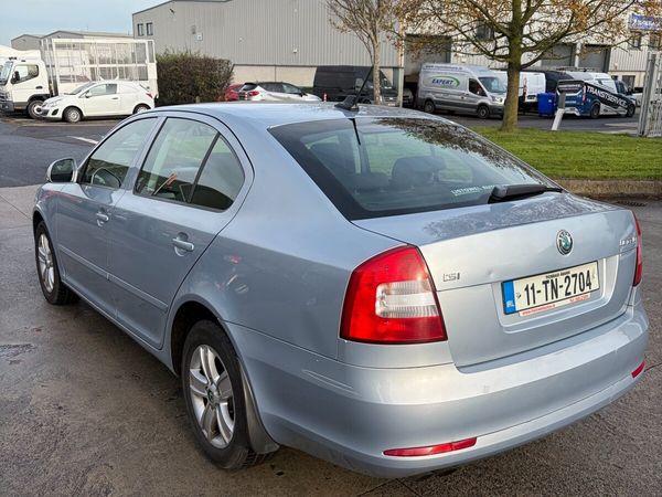 Skoda Octavia Hatchback, Petrol, 2011, Blue