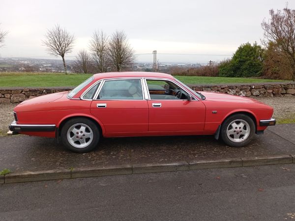 Jaguar Other Saloon, Petrol, 1990, Red