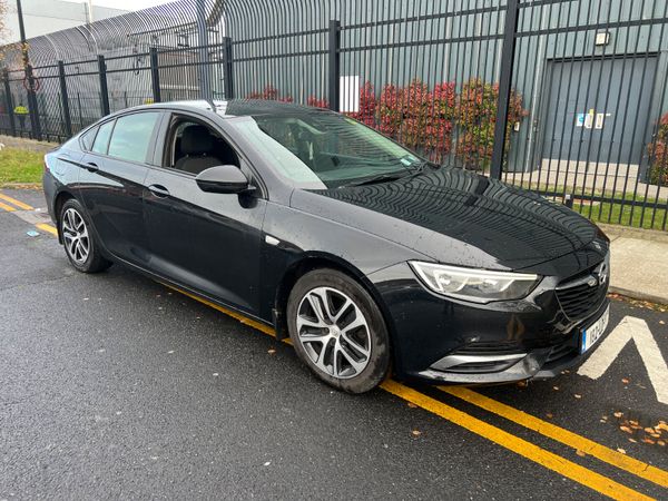 Opel Insignia Hatchback, Diesel, 2018, Black
