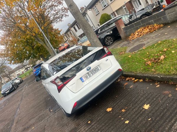 Toyota Prius Hatchback, Petrol Hybrid, 2019, White