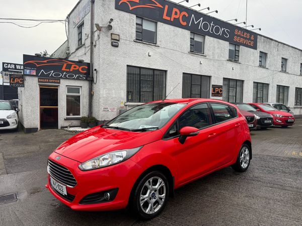 Ford Fiesta Hatchback, Petrol, 2014, Red