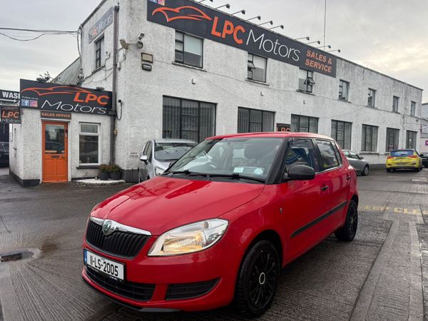Skoda Fabia Hatchback, Petrol, 2011, Red
