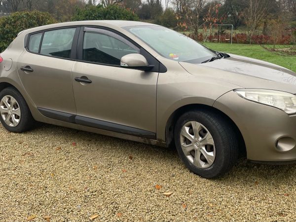 Renault Megane Hatchback, Diesel, 2010, Gold
