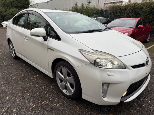 Toyota Prius Hatchback, Petrol Hybrid, 2015, White