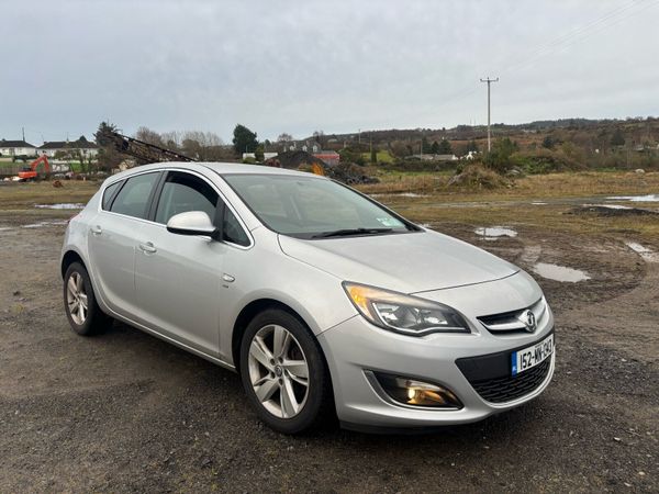 Vauxhall Astra Hatchback, Diesel, 2015, Silver