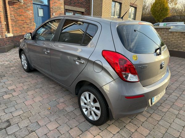 Hyundai i20 Hatchback, Petrol, 2013, Grey