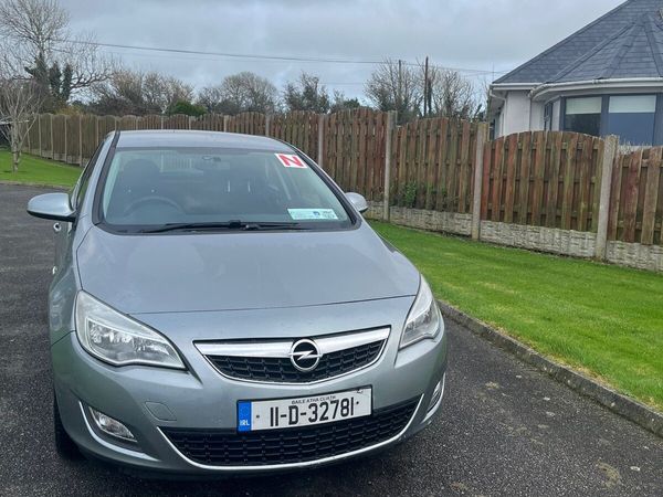 Opel Astra Hatchback, Diesel, 2011, Silver