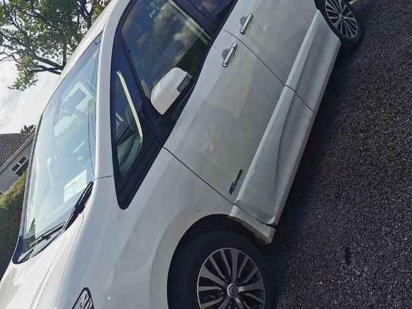 Nissan Serena MPV, Petrol Hybrid, 2015, White