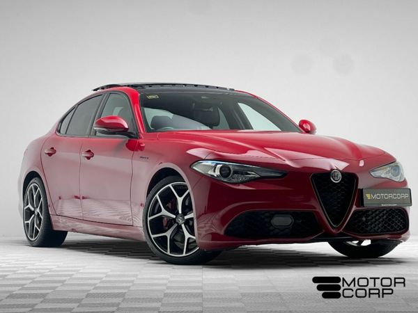Alfa Romeo Giulia Saloon, Petrol, 2022, Red