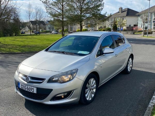 Vauxhall Astra Hatchback, Diesel, 2012, Silver