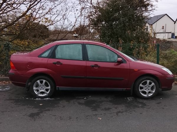 Ford Focus Saloon, Petrol, 2004, Red