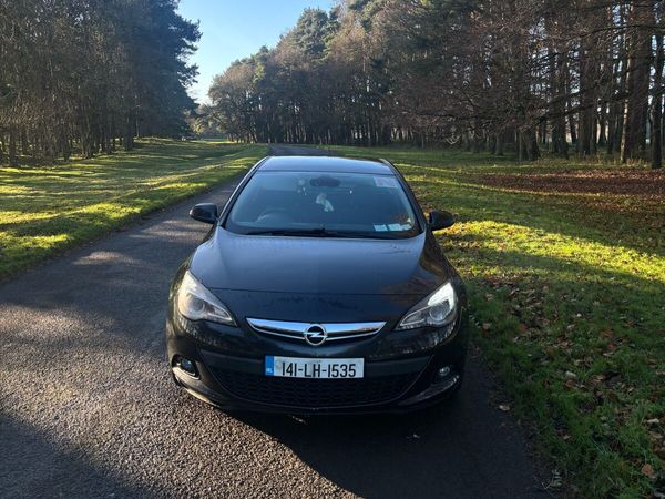 Opel Astra Hatchback, Petrol, 2014, Black