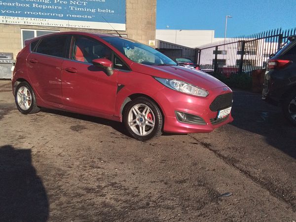 Ford Fiesta Hatchback, Petrol, 2012, Red