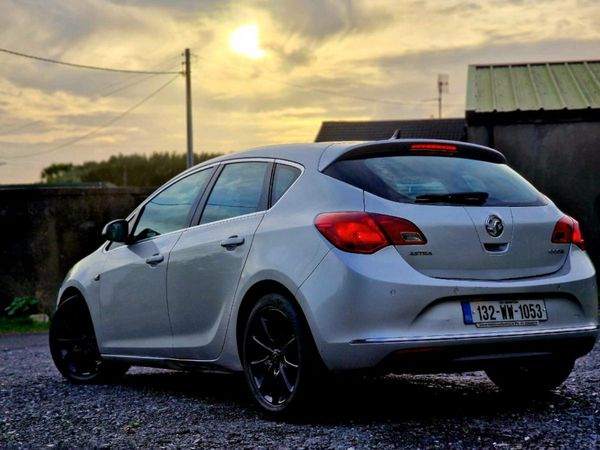 Vauxhall Astra Hatchback, Diesel, 2013, Silver