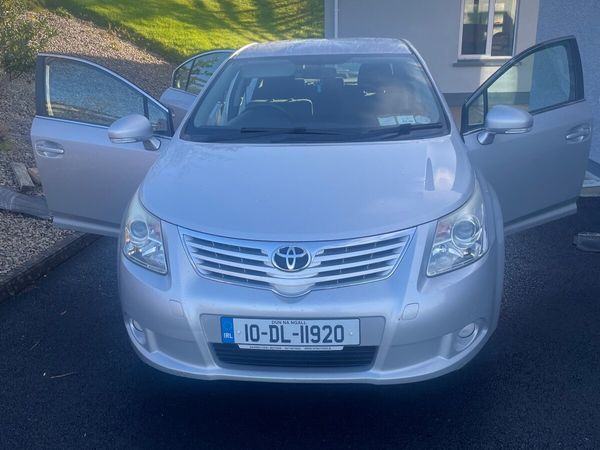 Toyota Avensis Saloon, Petrol, 2010, Silver