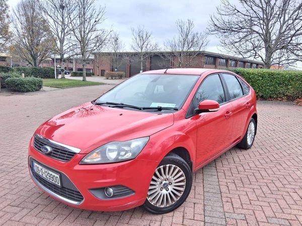 Ford Focus Hatchback, Petrol, 2009, Red