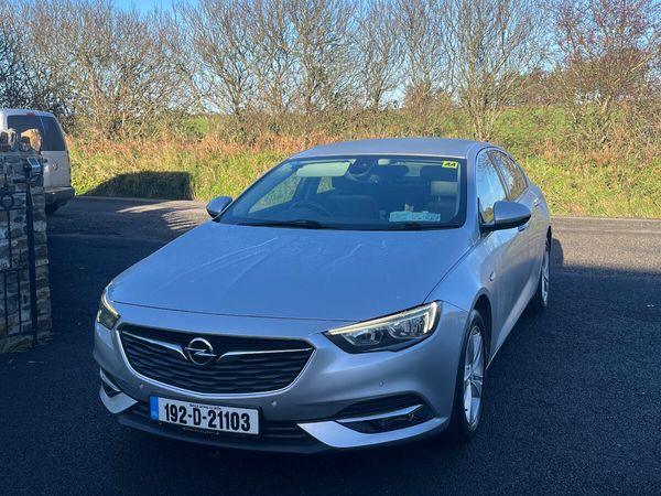 Opel Insignia Hatchback, Diesel, 2019, Grey