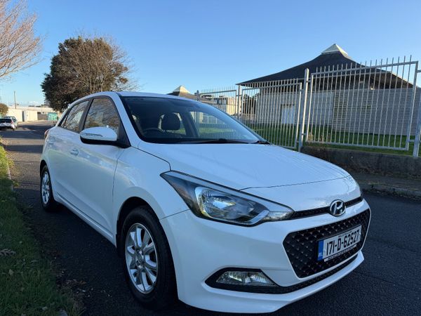 Hyundai i20 Hatchback, Petrol, 2017, White