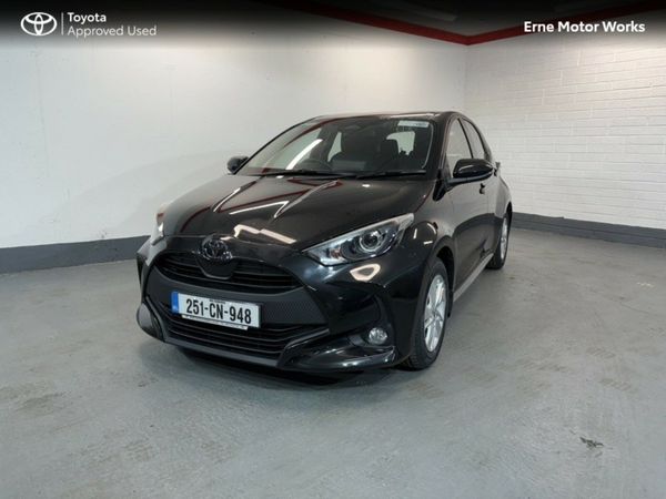 Toyota Yaris Hatchback, Petrol Hybrid, 2025, Black