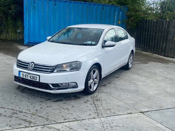 Volkswagen Passat Saloon, Diesel, 2011, White